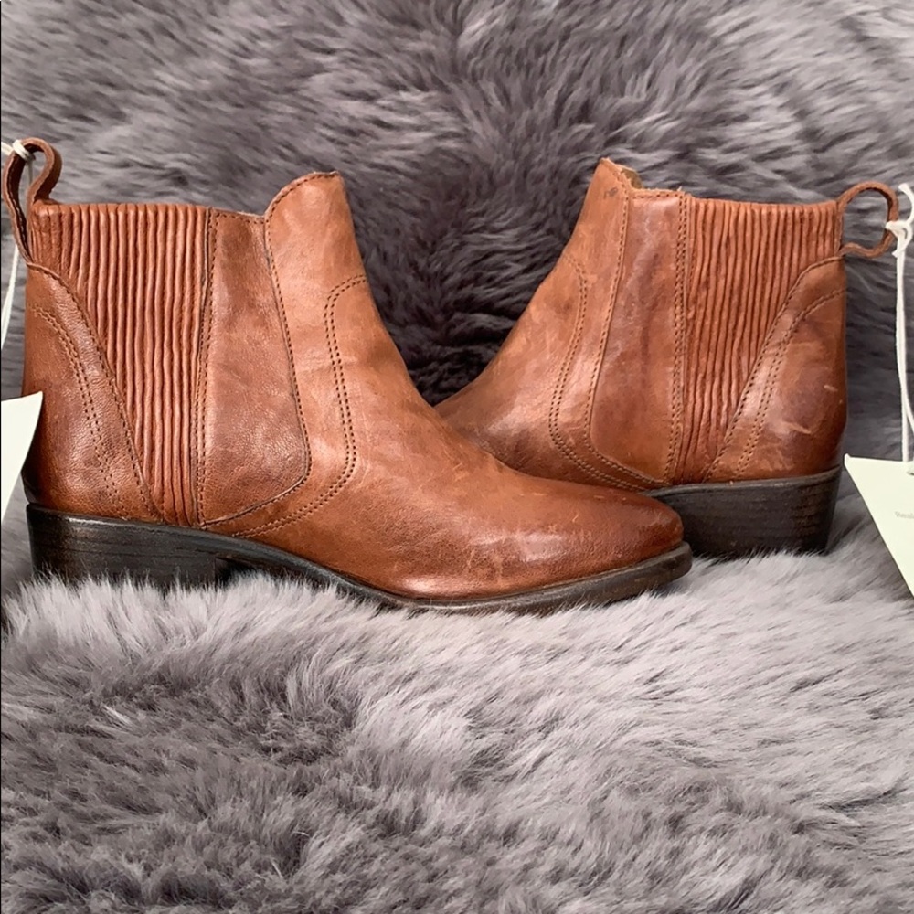 UGG Felisa Genuine Shearling Lined Bootie Sz 5